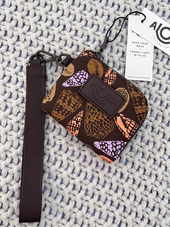 ALOHA Collection Handbags - Aloha Collection• GO-TO WRISTLET Shoreline Coconut Shells